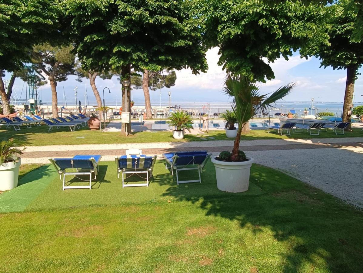 Villaggio Turistico Dei Tigli Padenghe sul Garda Exterior foto