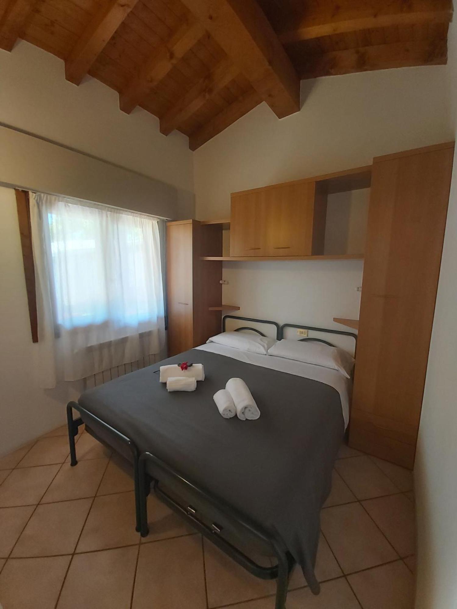 Villaggio Turistico Dei Tigli Padenghe sul Garda Habitación foto