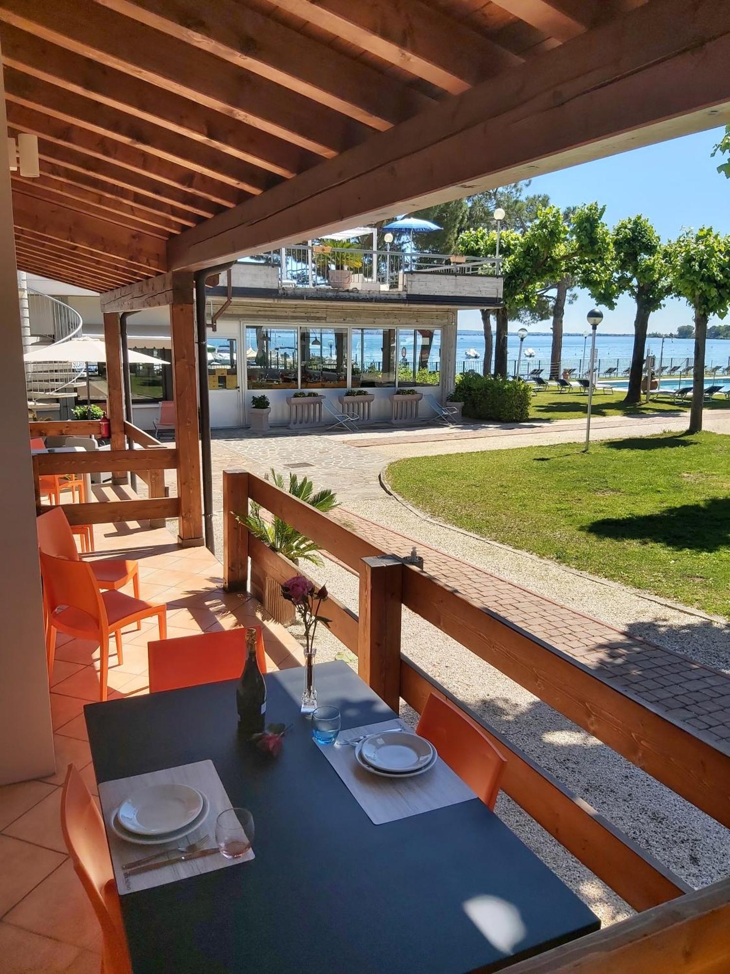Villaggio Turistico Dei Tigli Padenghe sul Garda Habitación foto