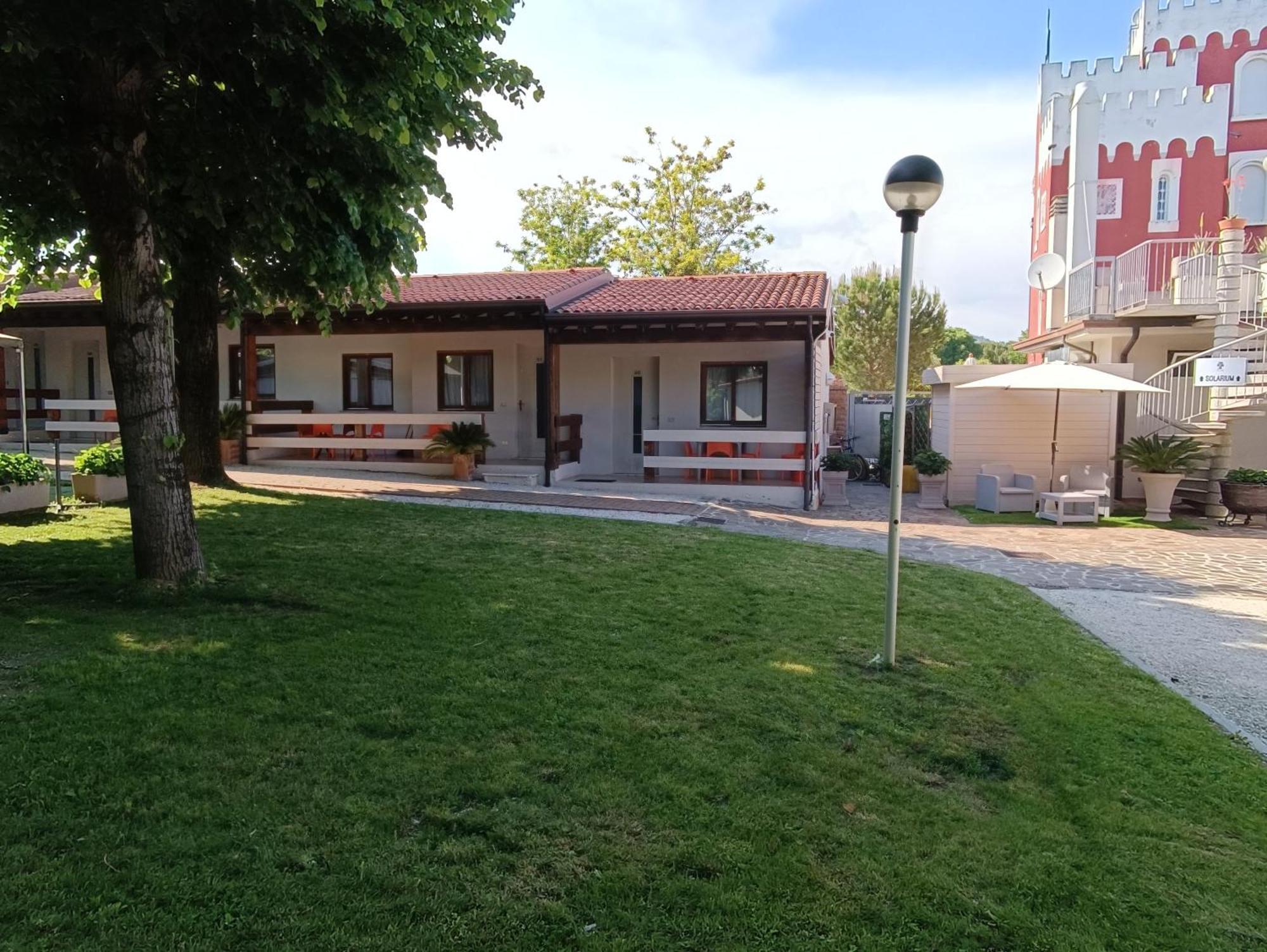Villaggio Turistico Dei Tigli Padenghe sul Garda Habitación foto
