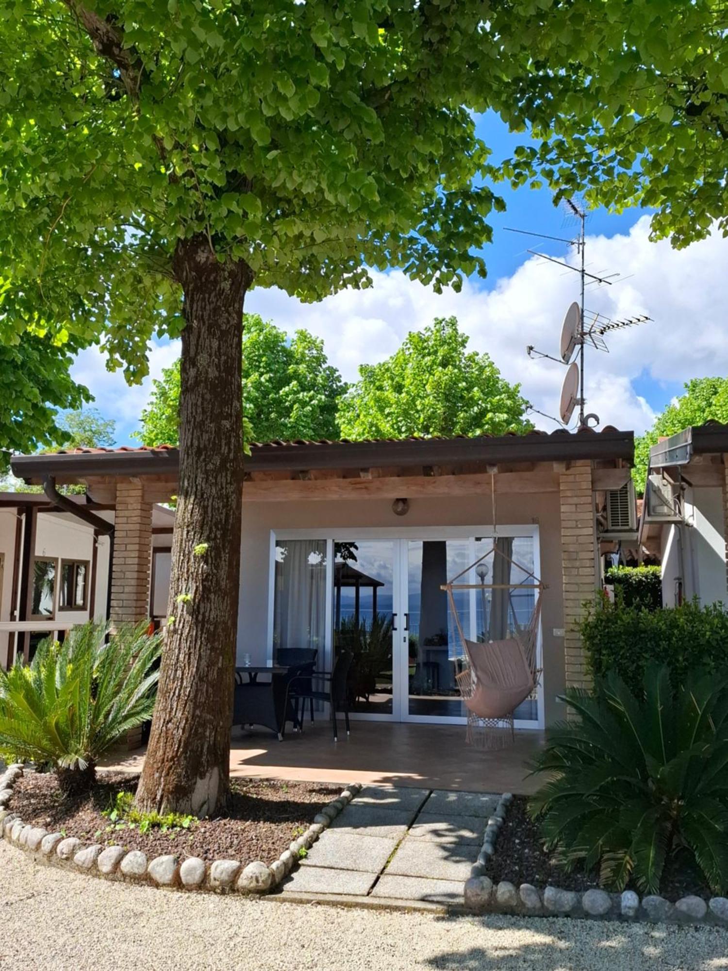 Villaggio Turistico Dei Tigli Padenghe sul Garda Exterior foto